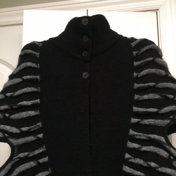 3D tactile wool cape, ONE SIZE - Picture 3 of 7